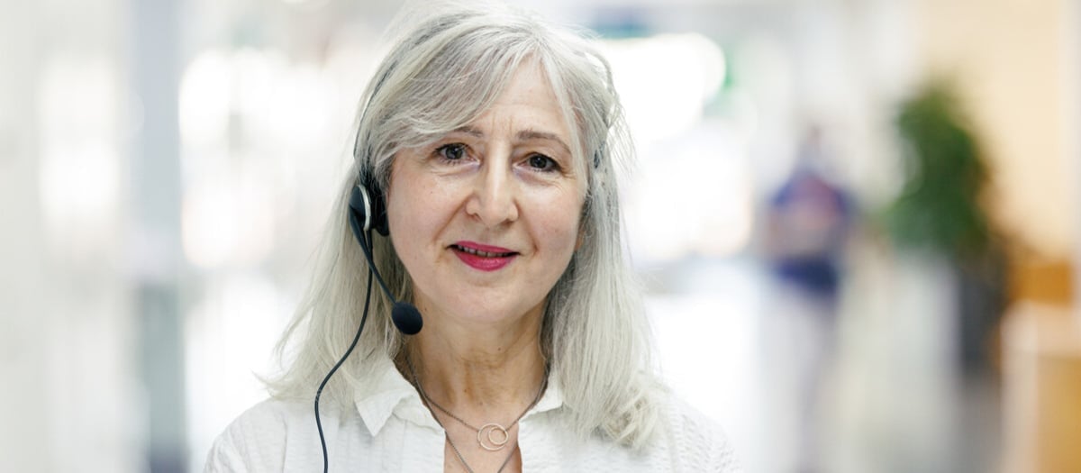 En kvinna med headset.